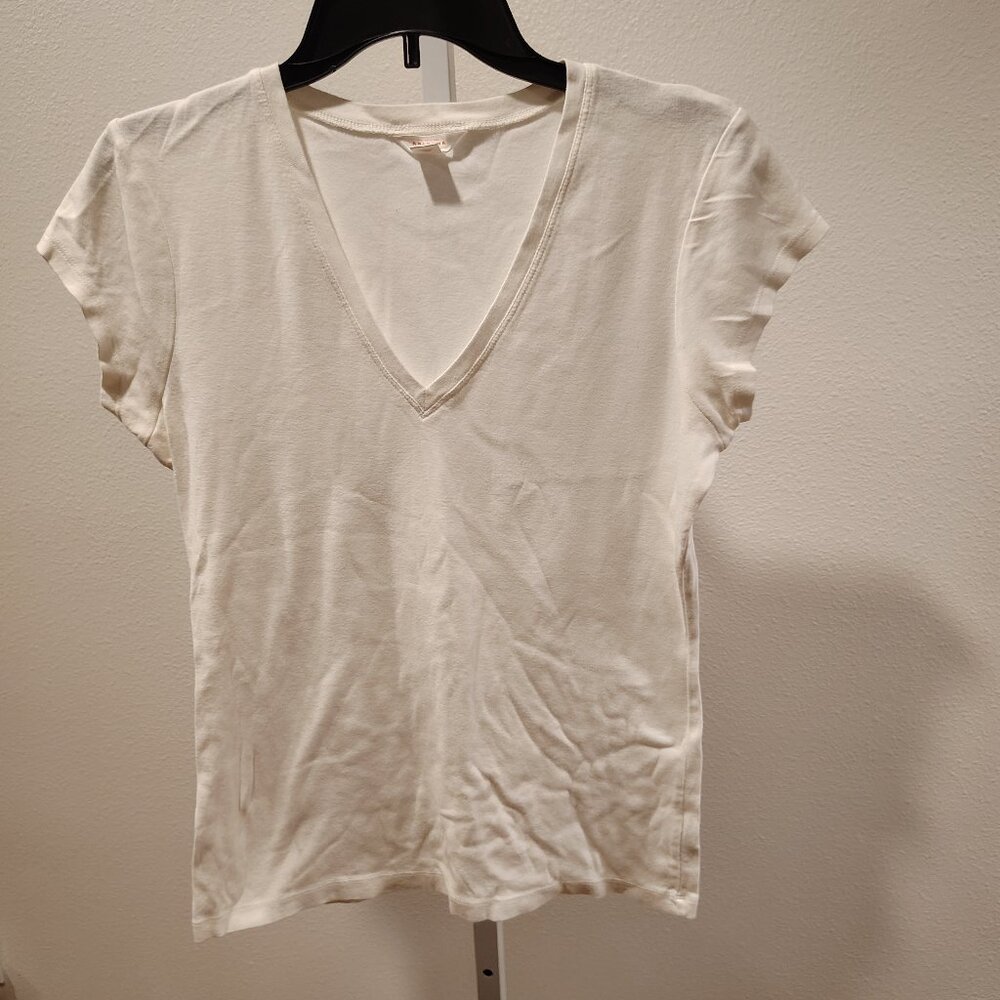 Arizona Jean Company Junior's White V-Neck T-Shirt Size XL Cotton